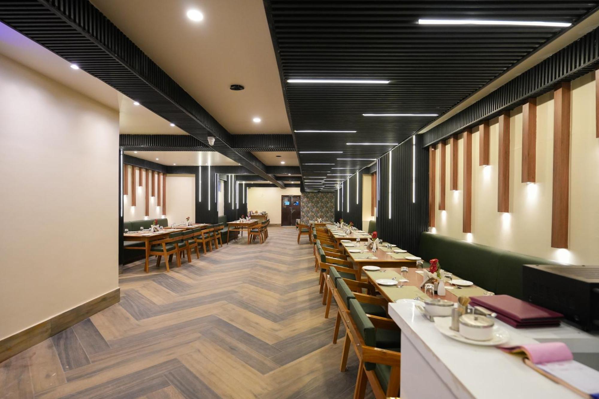 Hotel Pavitra Purnia Kültér fotó