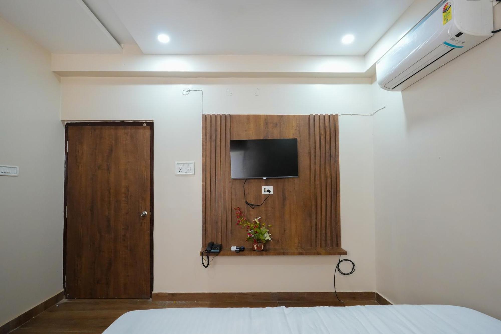 Hotel Pavitra Purnia Kültér fotó